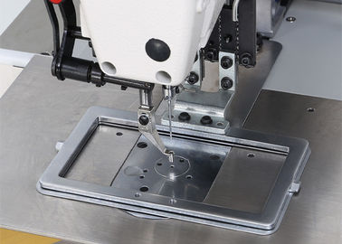 Machine à coudre commandée par ordinateur mécanique de 130 * de 60mm pour l'alimentation d'aiguille d'industrie fournisseur